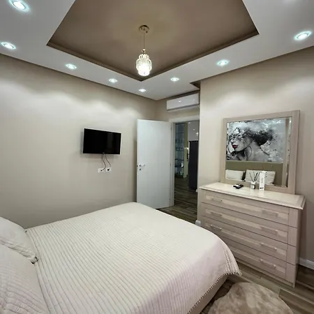 Apartment Cityscape Oasis *